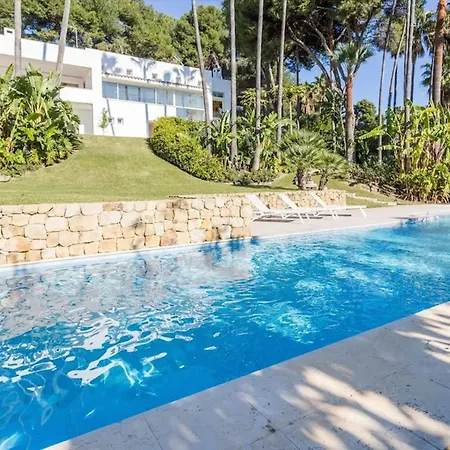 Magnificent Recently Built Pax 12 Sea View Golden Mile Villa