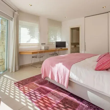 Magnificent Recently Built Pax 12 Sea View Golden Mile Villa Marbella