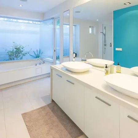 Villa Magnificent Recently Built Pax 12 Sea View Golden Mile