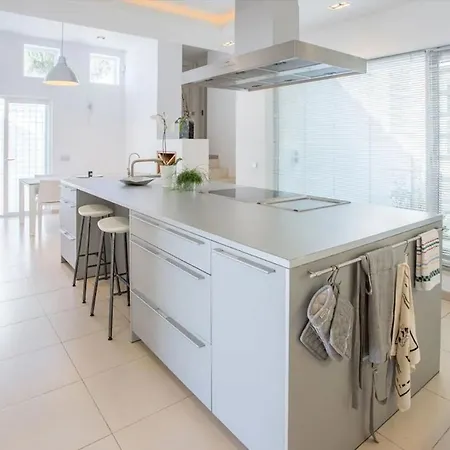 Magnificent Recently Built Pax 12 Sea View Golden Mile * Marbella