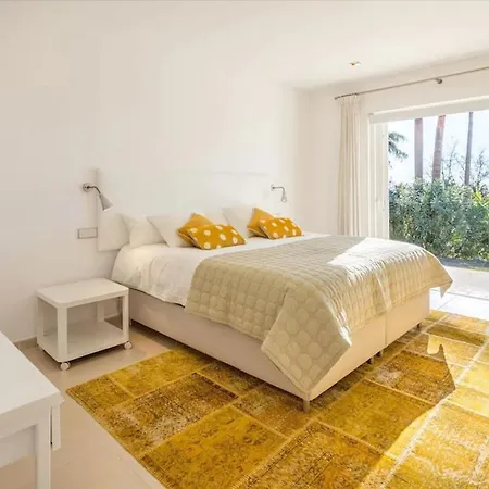 Magnificent Recently Built Pax 12 Sea View Golden Mile *